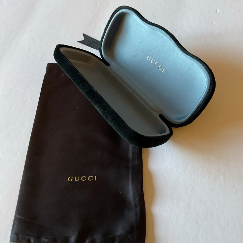 GUCCI BLACK VELVET COVERED SUNGLASSES CASE BLUE LINED GUCCI DRAWSTRING POUCH